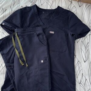 FIGS navy blue XS scrub set